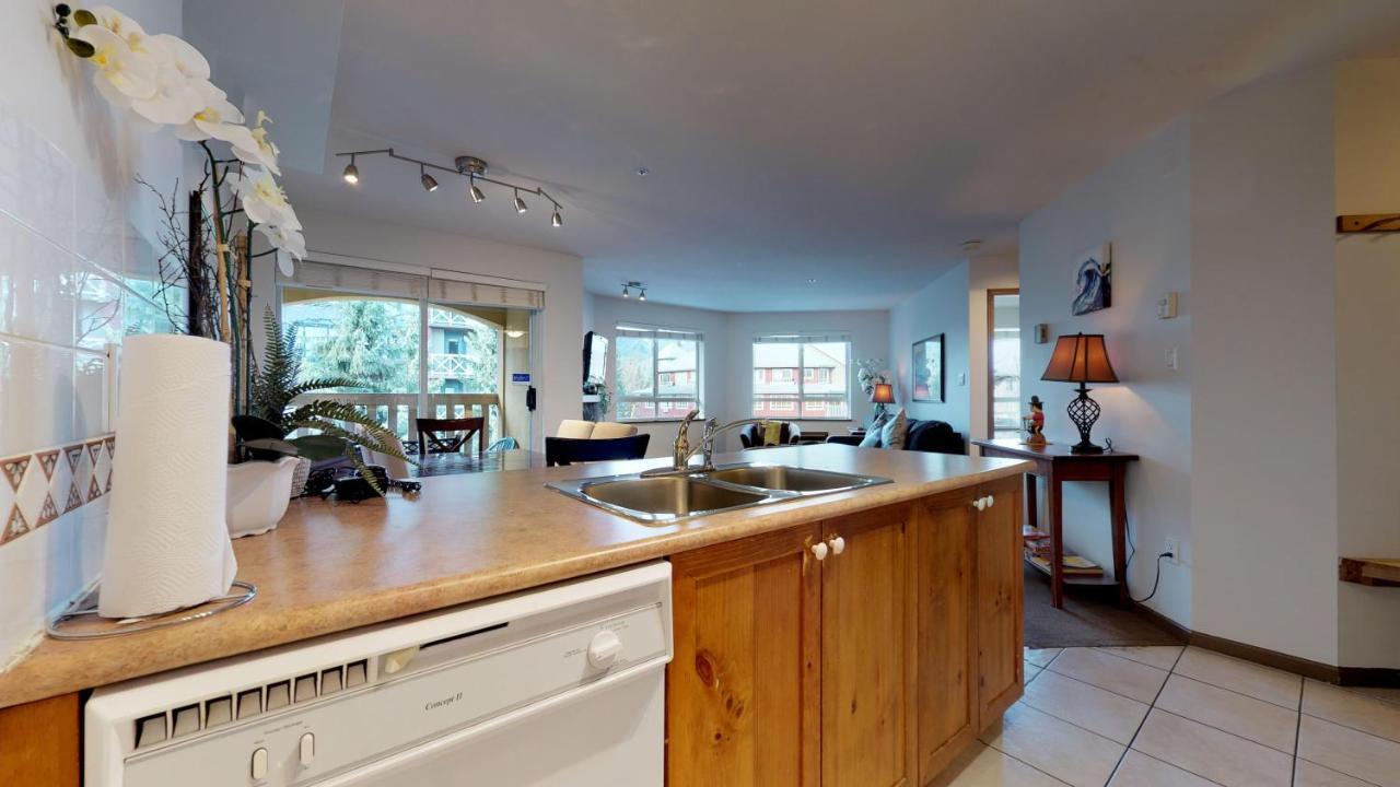 Whistler Blackcomb Vacation Rentals - Village North ภายนอก รูปภาพ